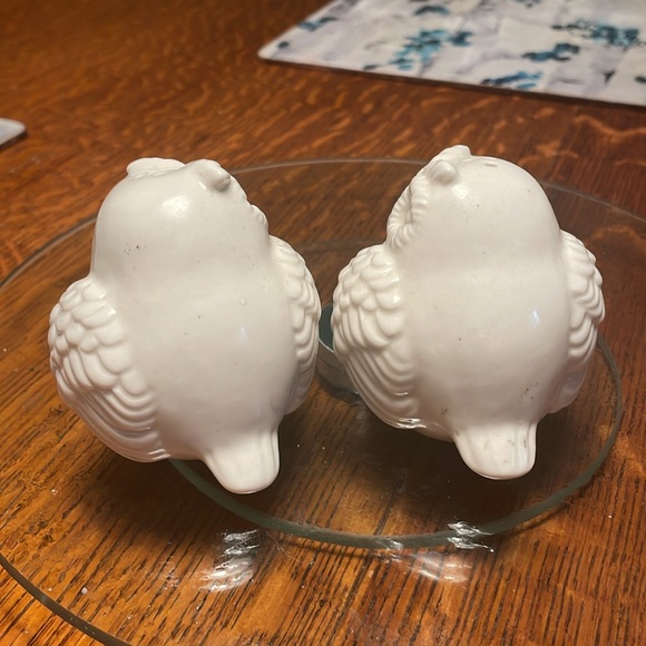 ⚡️5/$25- Vintage white 🦉owl salt & pepper set - Picture 3 of 5